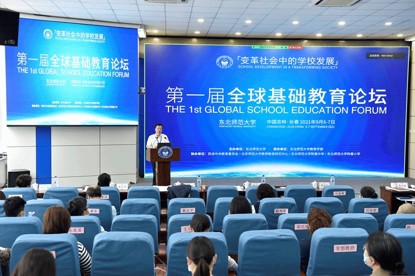 校长照片开幕式